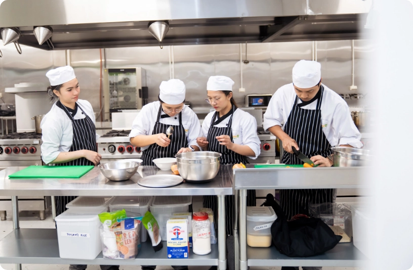 1.2.2_HILTON_STUDENTS_COOKING_KITCHEN_Certificate_III